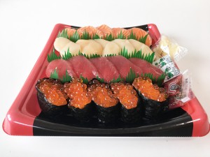 コストコのにぎり寿司20貫は回転寿司以上！ぽってり分厚いサーモンが美味。