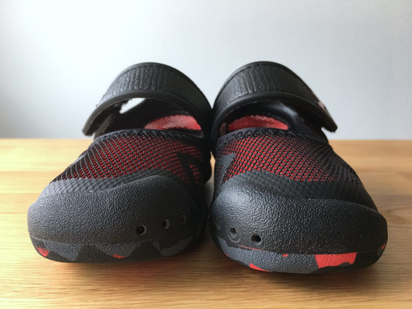 ニューバランスのキッズサンダルが夏の子供靴問題を解決してくれた