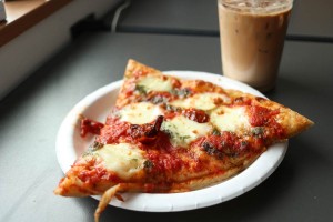 【コストコ】フードコートの冷えたピザを家で美味しく食べる方法。むしろこっちのが美味くなるのでオススメ